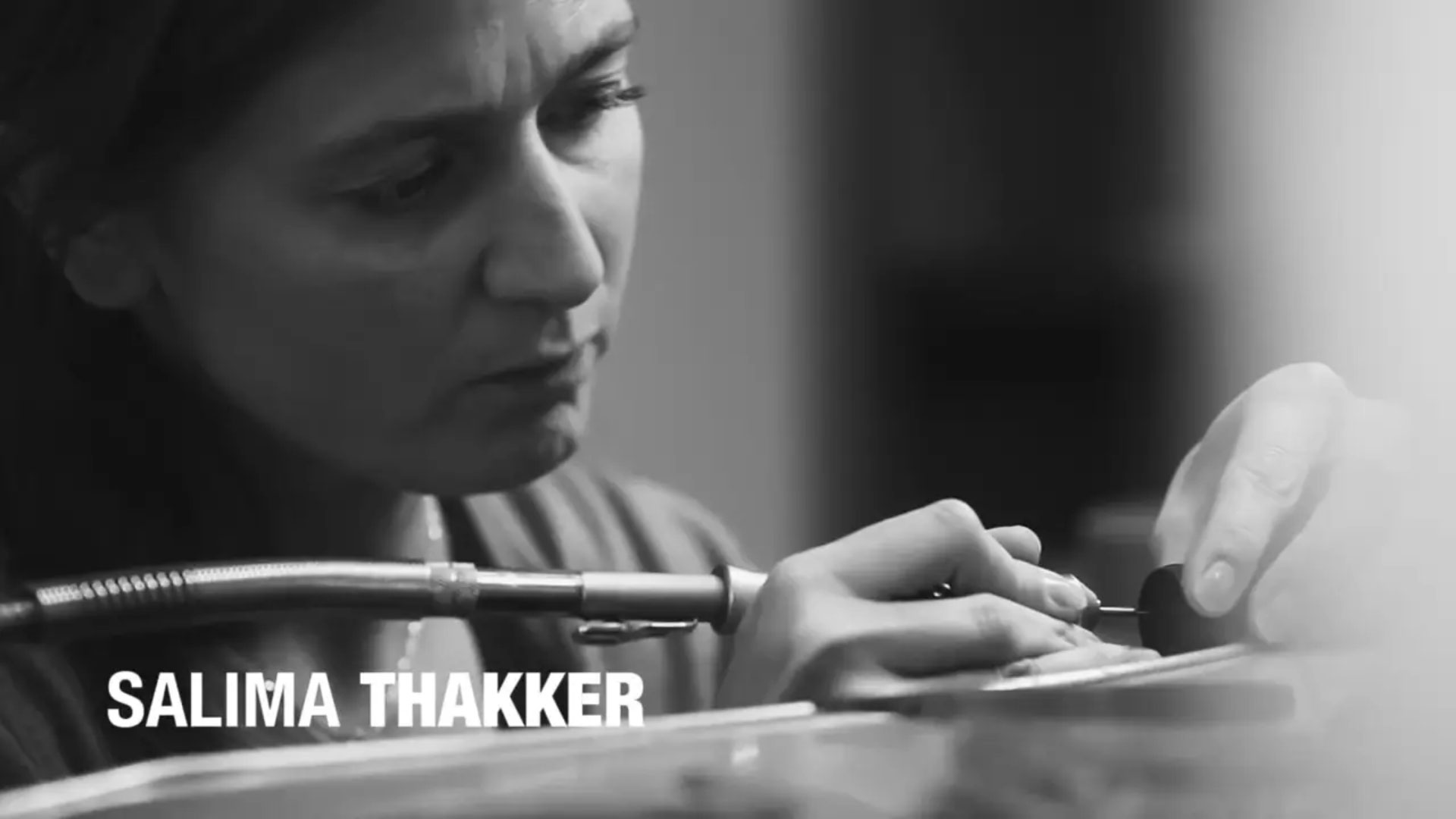 Interview video|  Hout geeft zuurstof  - juwelenontwerpster Salima Thakker